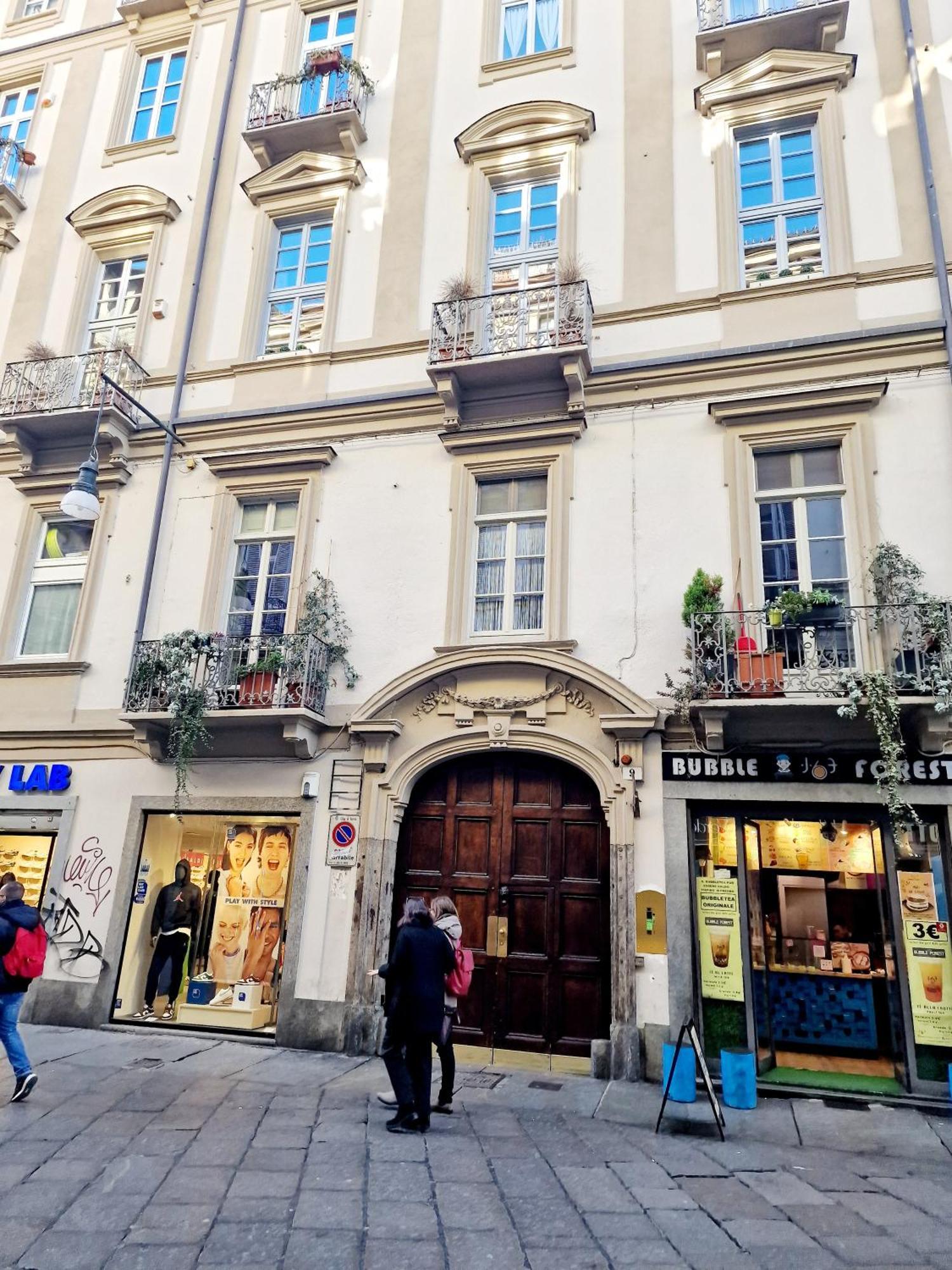 Elegante Appartamento In Centro. Turin Exterior photo